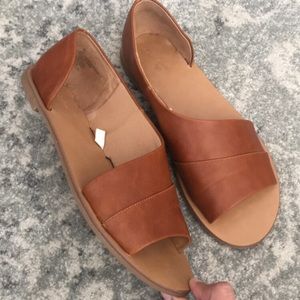 Universal Thread trendy flats